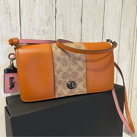 COACH Dinky With Signature Canvas Blocking - Picture 3 of 5